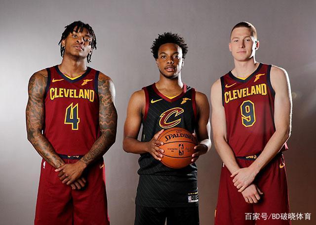 他的表现依 他的表现依